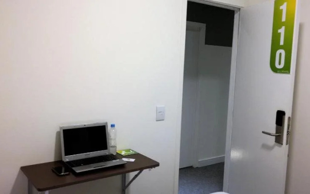 Mr Hostel Business Lodge