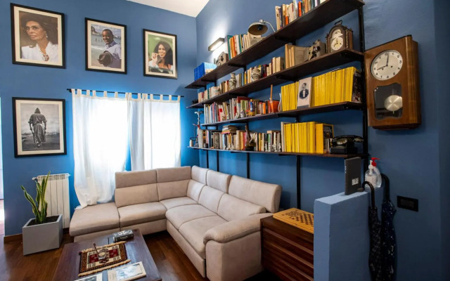 Travellers Photo Home