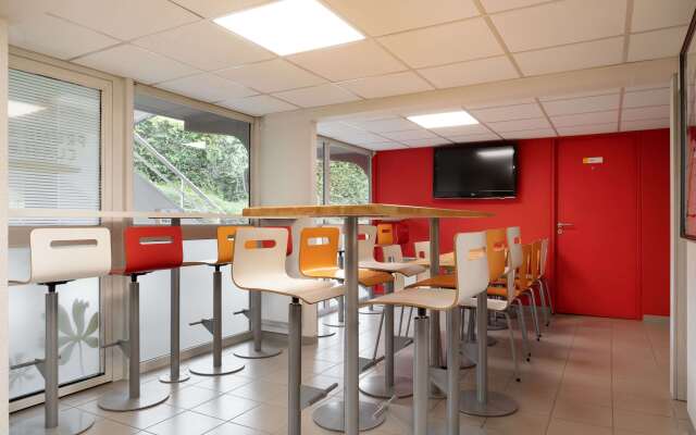 Première Classe La Ville-Du-Bois