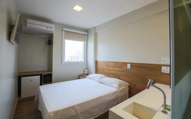 i5 Play Hotel