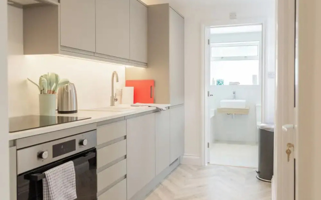 Bright & Airy 2BD - 10min walk to Centre