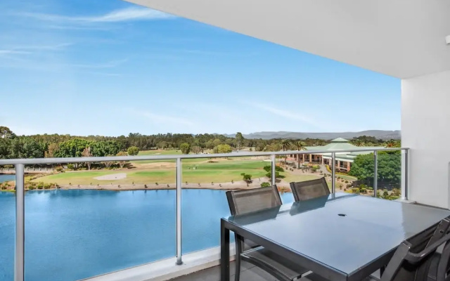 Lakeside Family Oasis With Pool, Gym and Balcony
