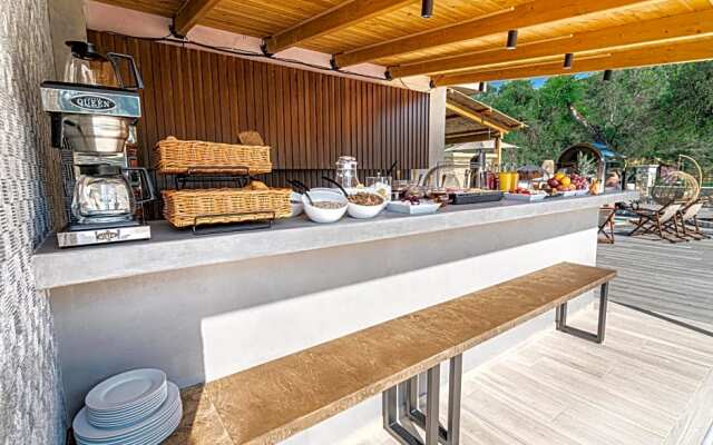 F & S Lounge Suites
