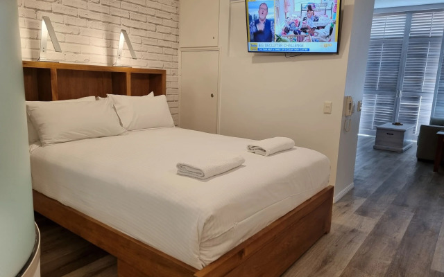 Grand Palais Boolarong Beachside Resort