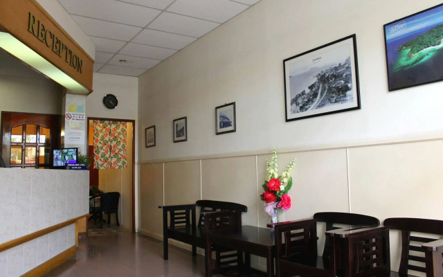 Victoria Hotel and Hostel