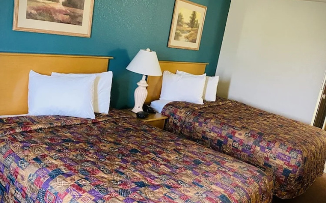 Herington Inn & Suites