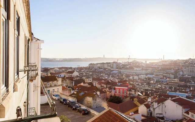 JOIVY Marvelous 3-bed home w/astonishing view&terrace, nearby St George Castle