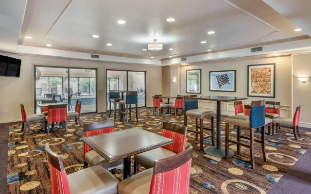 Comfort Suites Marion North