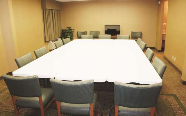 La Quinta Inn & Suites by Wyndham Des Moines West Clive