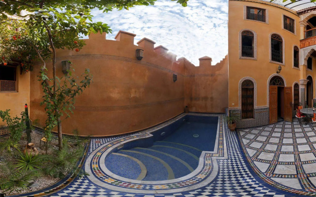 Riad Layalina