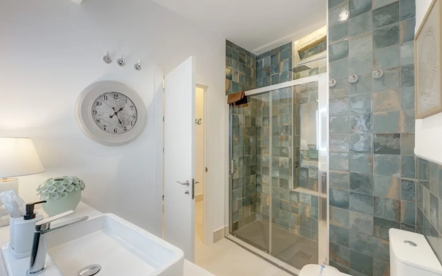 Luxury Apartments In Málaga by Seric