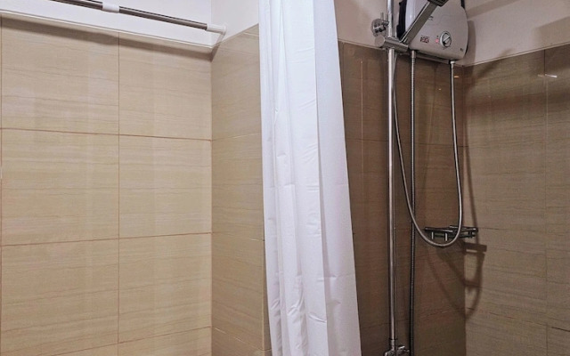 Hannah Crib at Shore Residences