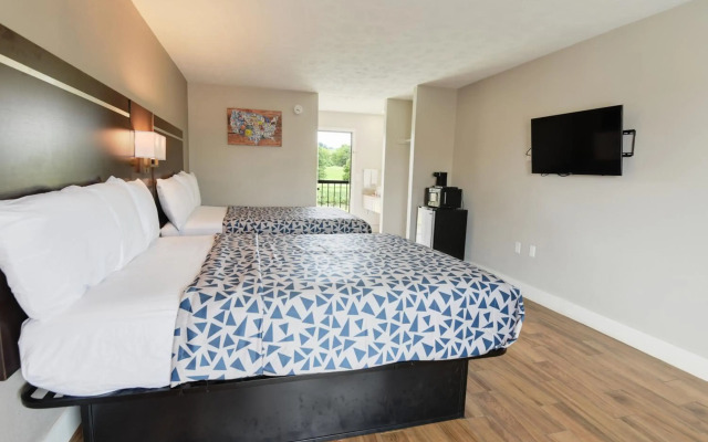 Econo Lodge Sevierville-Pigeon Forge on the River