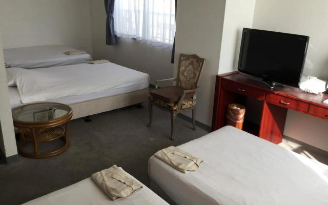 Hotel Peace Land Ishigakijima
