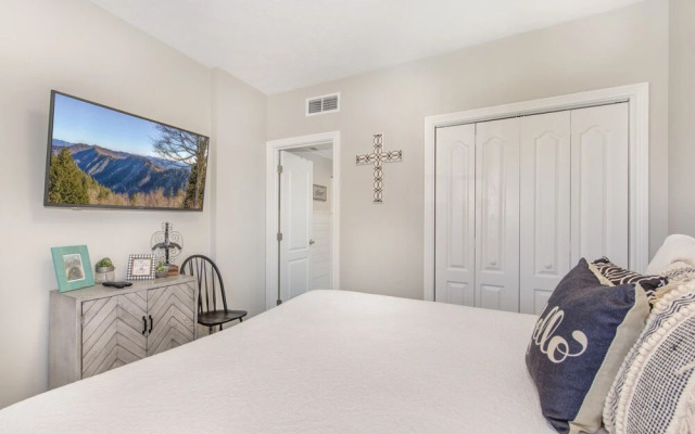 Lazy Bears Den 2103
