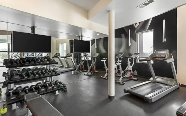 NEW LA Home W Pool GYM Parking 10 Min to Cedars