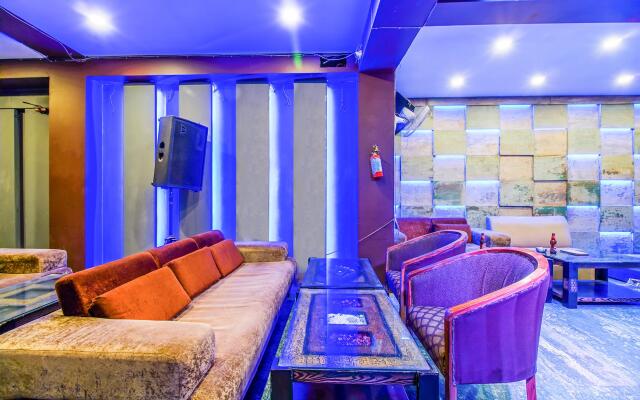 Fabhotel White Klove