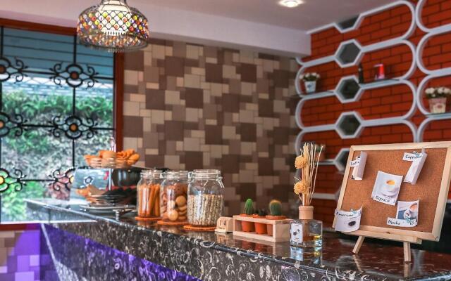 Maverick Ratchada Hotel