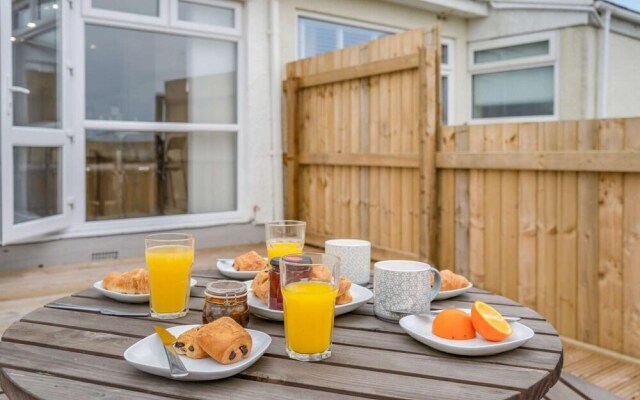 3-bed 5-6 Berth Modernised Bungalow!