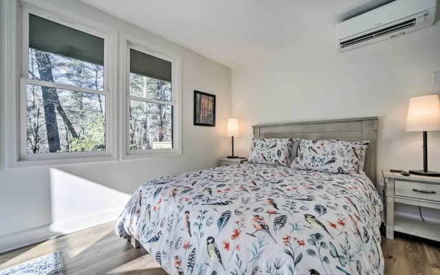 Sapphire Home w/ Grill & Pool Access