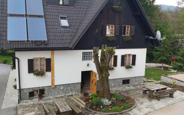 Rustic Inn River 2