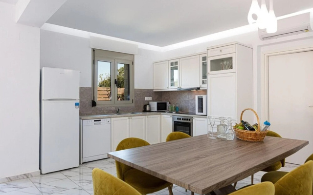 Villa Prima - With Private Heated Pool