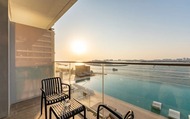 Chic 2BR w Sea Views Near Marina JBR