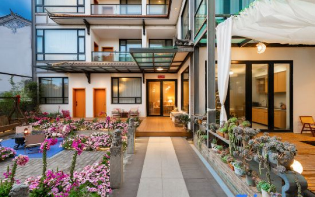 Yueqi Rongshe Hostel