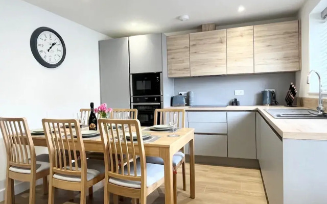 The Retreat on Morrab Sleeps 6 Balcony Parking
