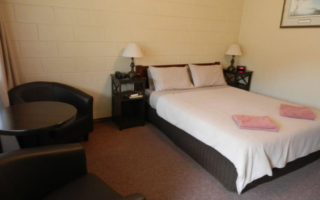 Twelve Apostles Motel & Country Retreat