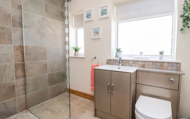 3 Rhyd Drive