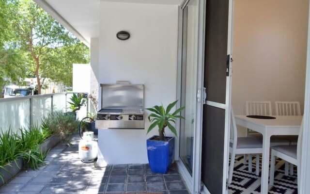 Luxurious 3 Bedroom Apartment With Parking Near CBD