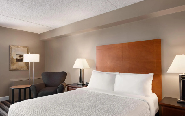 Royal Hotel Calgary, Trademark Collection by Wyndham