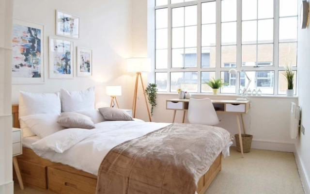 Bright Warehouse Conversion in Buzzing Peckham