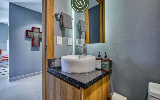 Luxury 2 BR Condo in the Jungle - Oceanview Pool