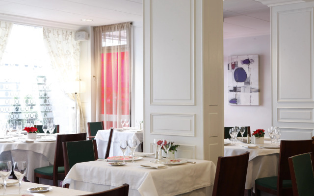 Chromatics Hotel & Restaurant The Hill Club by happyculture
