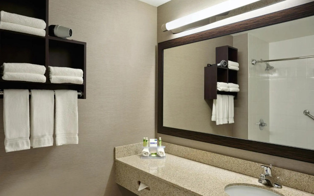 Holiday Inn Express & Suites Naples Downtown - 5th Avenue by IHG