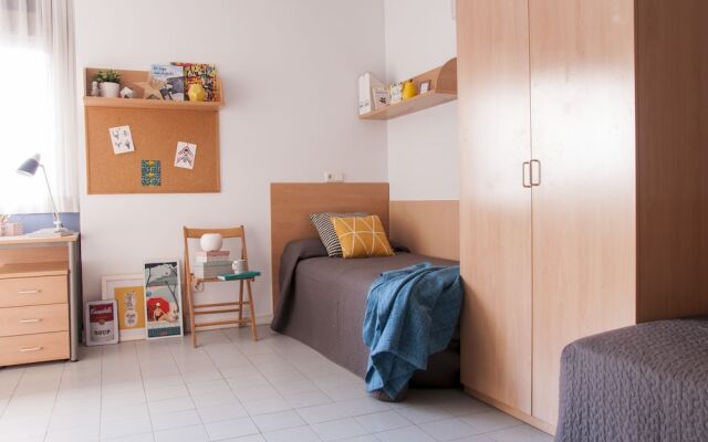 Residencia Universitaria Resa Tomás Alfaro Fournier - Centro Adscrito a REAJ - Campus Accomodation