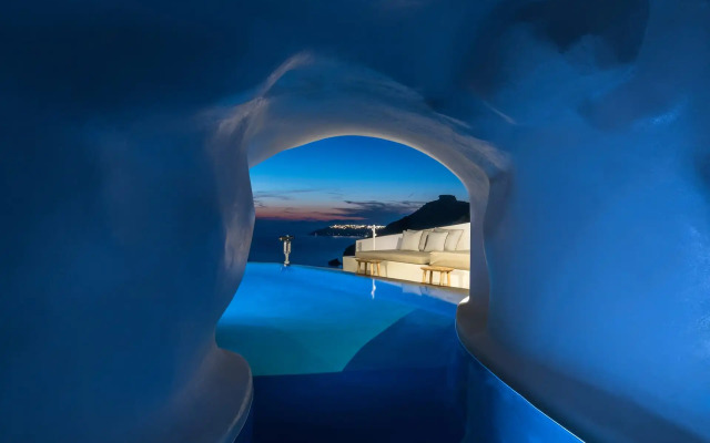 Porto Fira Suites