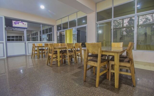 OYO 28084 Hotel Pangolin