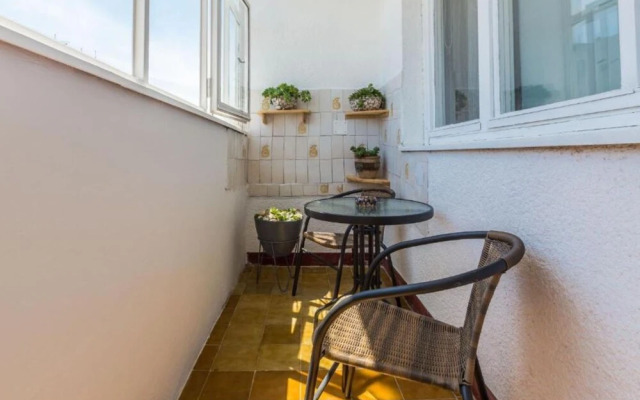 Stylish Two Bedroom Apartment Retreat With Balcony in Zadar