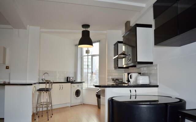 Spacious 3 Bedroom Apartment in Manchester