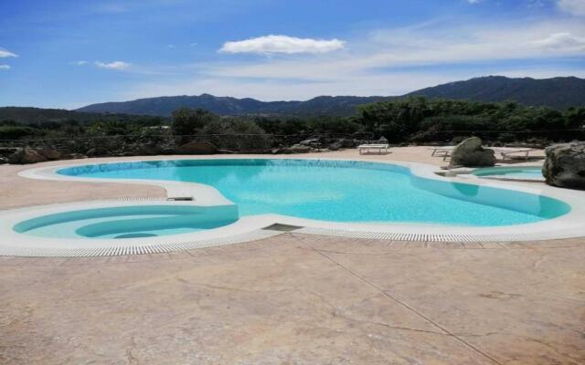 Le Dimore Di Cugnana With Shared Pool