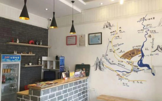 Yangshuo Fenglin Evening Inn (Bus Terminal Opera House Store)