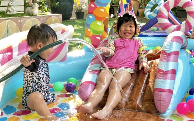 Feung Nakorn Balcony Rooms and Cafe