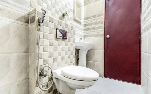 OYO 4324 Hotel Emerald Manor