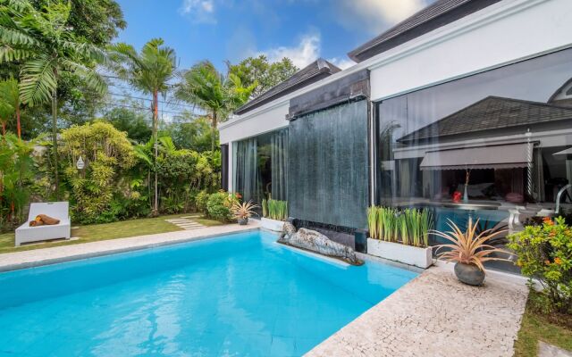 Serene 4br Seminyak Villa with Tropical