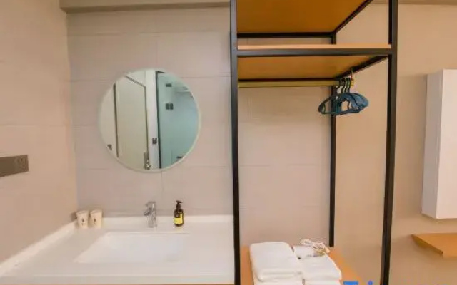 Super 8 Select Hotel (Kaifeng Qingming Shanghe Garden)