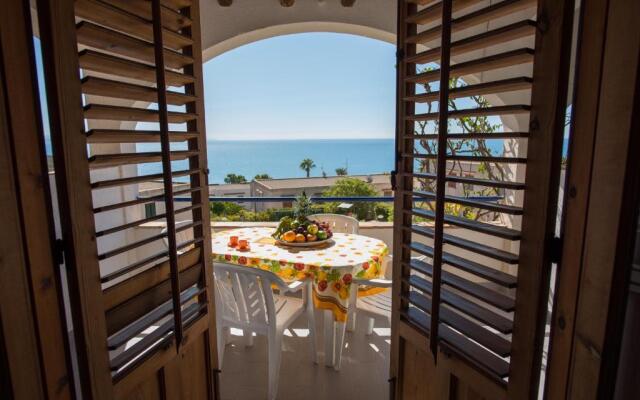 Holiday House With Panoramic View, Balcony, Wifi, and Near the Sea