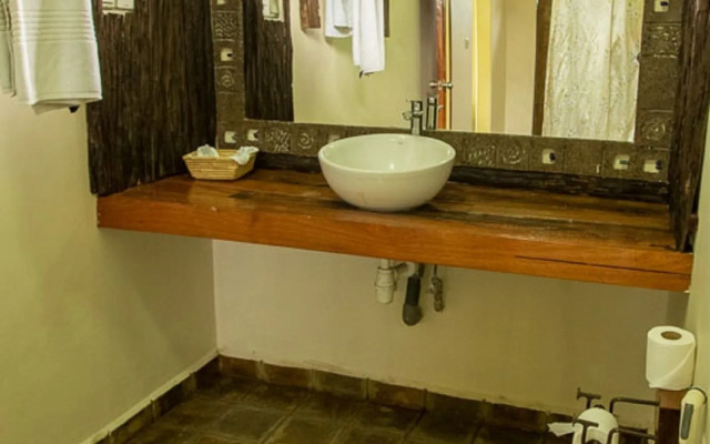 Weru Weru River Lodge